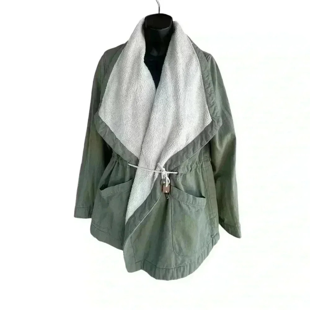 Unpublished women’s asymmetric fur fully lined navy green front pockets sz M